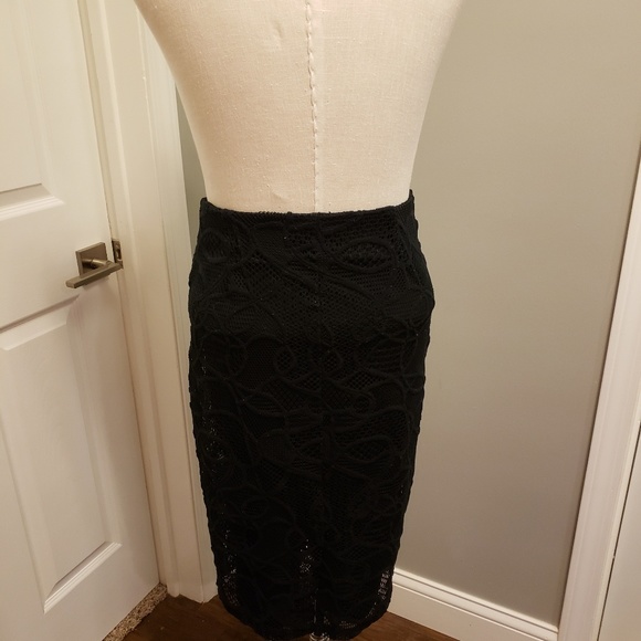 NY&Co black lace skirt w/ white stripes - Picture 3 of 6